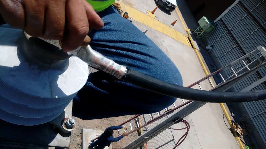 Trabajo en estructuras eléctricas